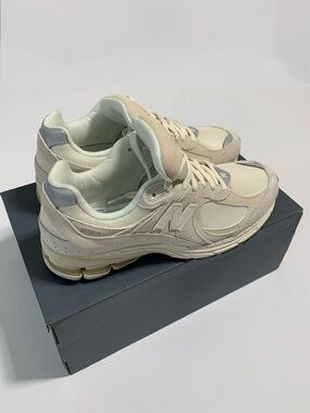 New Balance Neutral Beige/Tan 2002R Running Sneakers men’s size 8